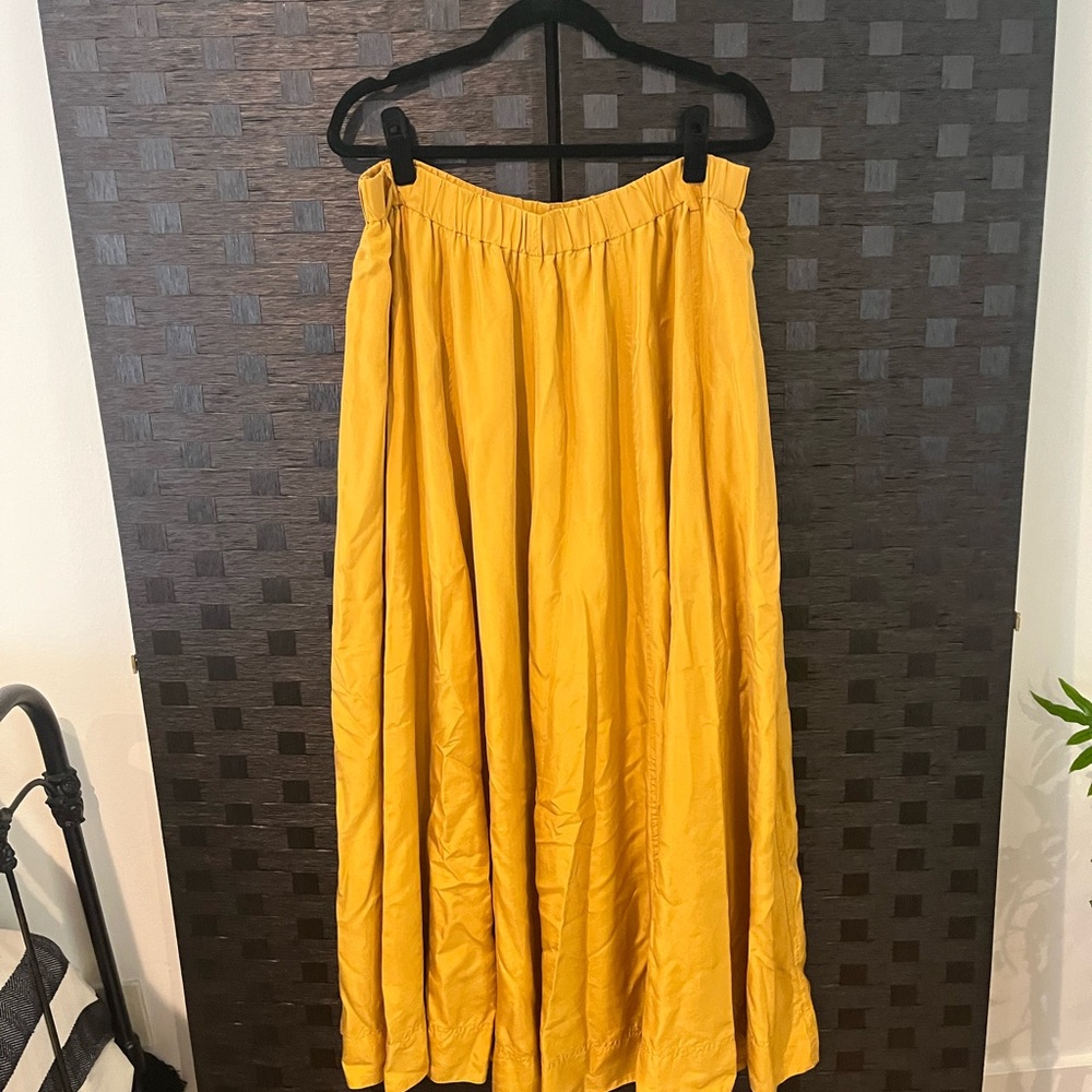 Banana Republic silk skirt
